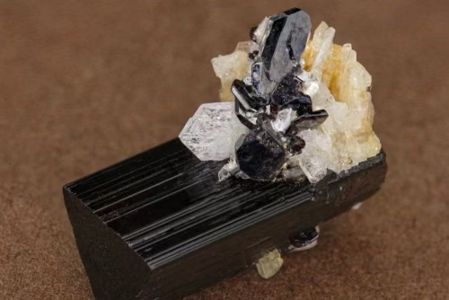 【華特選礦百科】鉭鐵礦：稀有金屬的寶藏礦物